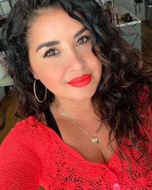 Deanna Diaz Instagram - 💋🫶🏼☕️ 
•
𝙼𝚘𝚘𝚍: 𝙲𝚘𝚏𝚏𝚎𝚎 𝚜𝚒𝚙𝚜 𝚊𝚗𝚍 𝚁𝚎𝚍 𝚕𝚒𝚙𝚜 
•
Swipe to one of my fav quote accounts @coffeequotesbyjordyn and also so excited for a new coffee shop coming soon in my area @thegroundcpg 🌱
#coffeeshopsaremyfav