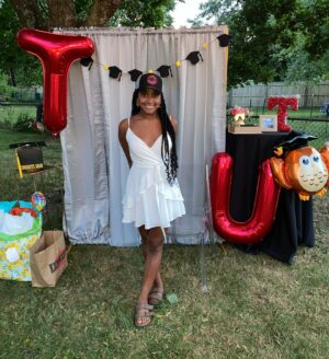 Deanna Diaz Instagram - 𝗧𝗵𝗲 𝗳𝘂𝘁𝘂𝗿𝗲 𝗶𝘀 𝗯𝗿𝗶𝗴𝗵𝘁 🌟❤️
•
We are all so proud of Samiah aka Ming aka Mya … to watch her grow and now to send her off to college! It brings me so much joy that she will be going to my alma mater and wants to be a future doctor. 👩🏻‍⚕️🙌🏽 #myfuturecolleague #lovetoseeit #templeowls #doctorainthemaking