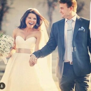 Deanna Duggar Instagram - HAPPY ANNIVERSARY 7 years!!!❤️❤️❤️ Love ya’ll❤️
