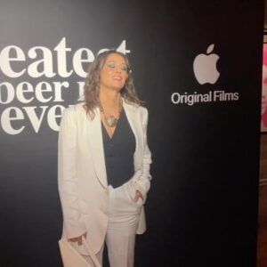 Deanna Russo Instagram - More like Greatest Reunion Ever 

H/mu: @kristinwayne 
Stylist: @mrqfears
Assist: @vonitiara
Suit: @helenanthonyofficial
Bag: @noiranca
Jewelry: @azitamirjewelry
Heels: @freelanceshoes
 Video: @themikehatton 

#appletv #appletvplus #toronto #tiff #torontointernationalfilmfestival #greatestbeerrunever