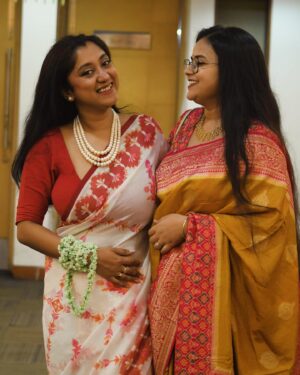 Debleena Sen Instagram - Pisi and Moshai’s 50th anniversary celebrations. Such a fun time with family. 

#familytime #50thanniversary #cousins #bengaliwomen #siblings