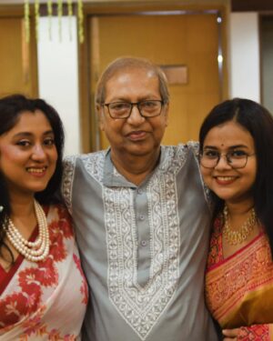 Debleena Sen Instagram - Pisi and Moshai’s 50th anniversary celebrations. Such a fun time with family. 

#familytime #50thanniversary #cousins #bengaliwomen #siblings