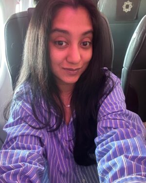 Debleena Sen Instagram - Because I liked the light on our face. 

Journey from one home to another. 

#flight #longhaulflights #bostontokolkata #beautifulsun #pyaar