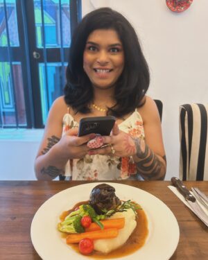 Debleena Sen Instagram - Because my baby is here in Kolkata. 

#dhakagirl #mybaby #girlsdayout #funtimes