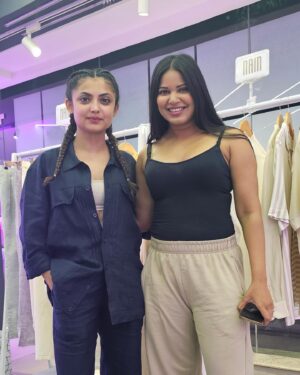 Deborah Doris Fell Instagram - 🤯🌸🤯♥️

@superkicksindia @thecatalyst.in @nainabhandary 🫶🏽

• 

#deborahdorisfell #styleblog #bossbabe #superkicks #superkicksindia #sneakers #nike #adidas #converse #toms #shoelove #shoelover #hyderabad #telangana #india #fashion #summers
