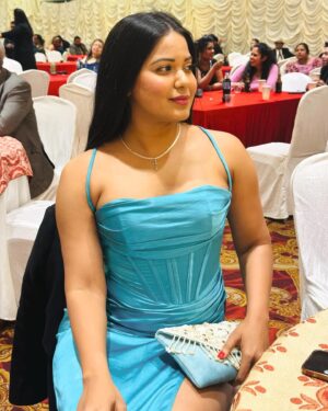 Deborah Doris Fell Instagram - Felt cute but it’s a daily thing 😛😉♥️✨

•

#deborahdorisfell #blessedbeyondmeasure #hyderabad #christmasball