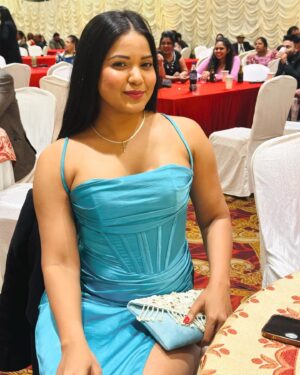 Deborah Doris Fell Instagram - Felt cute but it’s a daily thing 😛😉♥️✨

•

#deborahdorisfell #blessedbeyondmeasure #hyderabad #christmasball