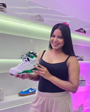 Deborah Doris Fell Instagram - 🤯🌸🤯♥️

@superkicksindia @thecatalyst.in @nainabhandary 🫶🏽

• 

#deborahdorisfell #styleblog #bossbabe #superkicks #superkicksindia #sneakers #nike #adidas #converse #toms #shoelove #shoelover #hyderabad #telangana #india #fashion #summers