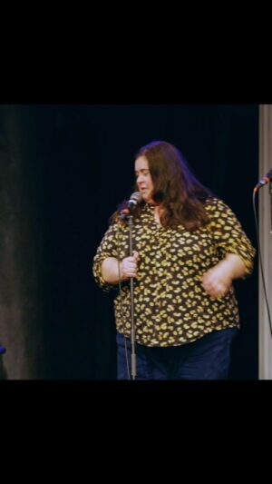 Debra DiGiovanni Instagram - I SPEAK TRUTH!! a very fun night in Denver with @grawlixcomedy at @bugtheatredenver #standup #standupcomedy #funnywomen #voice #sir #littlelady #customerservice