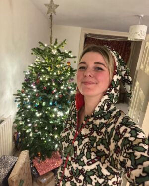 Dehenna Davison Instagram - Swipe for the Christmas tree glow up! 🎄 

Finally back home for Christmas so headed to @rabycastleofficial today to pick out a tree - something I clearly take far too seriously based on the first pic 😂

We decorated this evening so it’s finally feeling like Christmas in the Davison household! Fifty points if you can guess the colour theme of the tree… 🌟
