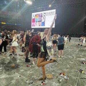 Dehenna Davison Instagram - Boots off, heart full. Thank you @taylorswift and @ellie_varley for the memories 🫶 #LondonTSTheErastour