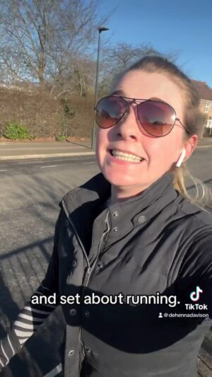 Dehenna Davison Instagram - Fifteen weeks to go until the London Marathon. Come with me to do the first long run in my training plan! #marathontraining #londonmarathon #migraine #running #migraineawareness #chronicmigraine