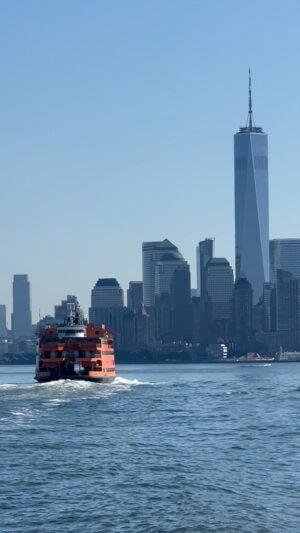 Deirdre Lorenz Instagram - Gotta love the Staten Island Ferry😎🥂 We’re riding the @seastreak today, but I love taking that ferry, too. @statenislandferry #statenislandferry #seastreak #waterferry #nyclife #nyc #manhattan #goodlife