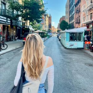 Deirdre Lorenz Instagram - Summer shading ☀️✨
Thank you so much to @mercedezcolorist of @cutlersalon for the fresh shades ✨✨✨✨#hair #nyc #colorist #nychair #haircolor #highlights #lowlights #nychairstylist #nycsalon #thankyou #cutlersalon #collaboration