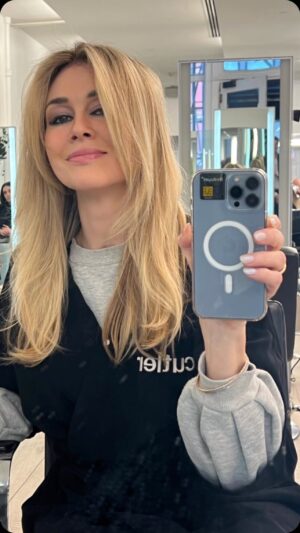 Deirdre Lorenz Instagram - Love it! 🥂🎯✂️Ready for the subway and my champagne (possibly together). Spring hair cut and color refresh at @cutlersalon with @jenny_balding1 and @mercedezcolorist. 💜🤎🤍 
.
.
#nofilter #bold #nychair #glam #gorgeous #hair #nyc #beforeandafter #blonde #cutlersalon #cutler #cut #color #fresh #refresh #actress #cameraready #model #performer #creative #thankyou