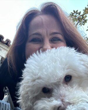 Deirdre Lovejoy Instagram - It’s a POTUS holiday party, courtesy of @geffenplayhouse and even the dogs are excited!  Thank you @selinafillinger ❤️🙏❤️ #potusgeffen #theatre #fun #love #joy #laugh #laughs #comedy #women #potus #la #geffen #bernie #actor #actorslife #pickles