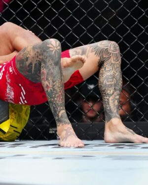 Deiveson Figueiredo Instagram - A vitória do @daico_deusdaguerra no #ufc300 sobre o ex-campeão Cody Garbrandt abriu caminho para o brasileiro mirar alvos ainda maiores na divisão. Na sua opinião, qual deve ser o próximo passo do Daico no octógono? 

📸 @louisgrassephotos
