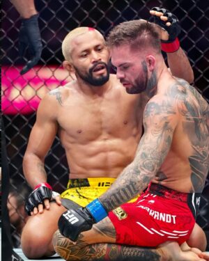 Deiveson Figueiredo Instagram - A vitória do @daico_deusdaguerra no #ufc300 sobre o ex-campeão Cody Garbrandt abriu caminho para o brasileiro mirar alvos ainda maiores na divisão. Na sua opinião, qual deve ser o próximo passo do Daico no octógono? 

📸 @louisgrassephotos