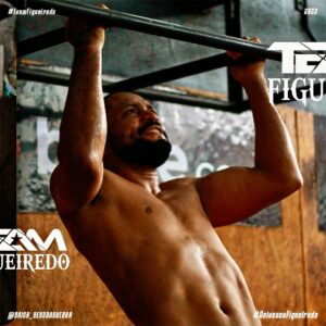 Deiveson Figueiredo Instagram - Para aprimorar a força, a resistência e o condicionamento físico, a @teamfigueiredo.ofc tem o espaço perfeito: a área de cross. 🔥

É aqui que treino de forma intensa e focada para alcançar meus objetivos. 👊🏽

#DeivesonFigueiredo #UFC #UFCBrasil #TeamFigueiredo #Cross #Resistência