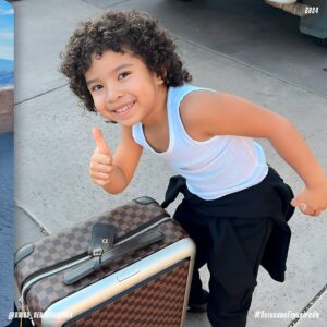 Deiveson Figueiredo Instagram - Tudo vale a pena pelo sorriso, o abraço e as gargalhadas do meu menino. ❤️

Hoje, Benício completa 5 anos, mas quem ganha o presente todos os dias, sou eu, por sua vida. 🎂🙏🏼

Papai e mamãe, @brumoraes27, te amam muito. Parabéns, meu filho! 🥳

#DeivesonFigueiredo #DaicoDeusDaGuerra #Família #MomentosEspeciais