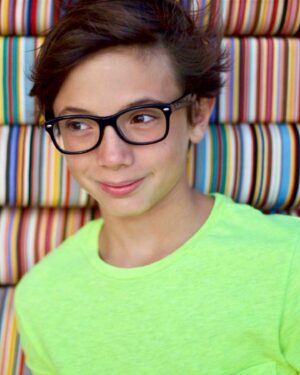 Delphine McCarty Instagram - Allez Zou un petit diaporama pour tes 18 ans ! Et Bim! 😋
Love U @dadalebandit alias Darius ma crapule ! 💛💫💛
