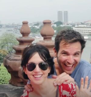 Delphine McCarty Instagram - Je profite de ces photos géniales d’un voyage en Thaïlande d’il y a maintenant 10 ans qu’un ami m’a envoyé hier pour vous remercier tous pour vos messages et vous dire que ouiiii tout s’est très bien passé !🥳 Christophe va bien, ca y est youpiiii plus de vis, plaques et autres bidules dans  sa jambe!  Encore quelques semaines et ça y est tout ça sera  enfin du passé !!! 
Et rien à voir du tout mais un immmmmmmense merci à tous mes amis Maussanais pour leur soutien pendant l’épisode « Marcel » !! Vous êtes les meilleurs 🥰🥰🥰🥰!!!