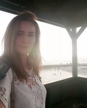 Demet Sevim Instagram - Pazartesi.
Yaz günü.
Ev.