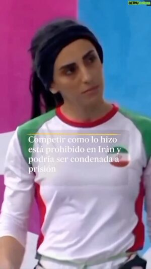 Demián Bichir Instagram - En solidaridad con @elnaz.rekabi y las mujeres en Irán. In solidarity with @elnaz.rekabi and the women in Iran.
@el_pais “¡Elnaz, campeona!”, gritaron entre aplausos quienes acudieron a recibir a la atleta Elnaz Rekabi de 33 años en el aeródromo, donde su familia la acogió con un prolongado abrazo. Nada más aterrizar, ofreció unas declaraciones a los medios oficiales iraníes, tocada con una gorra y con la cabeza cubierta por una capucha, en las que repitió los argumentos difundidos la víspera a través de Instagram. “Estaba ocupada poniéndome mis zapatos y mi equipación, y eso hizo que me olvidará de ponerme el velo”, aseguró a la agencia estatal IRNA.

📌 Lee el resto de información en elpais.com