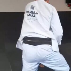 Demian Maia Instagram - 🇧🇷: Mantendo o ritmo
🇺🇲: Keeping the rythm

@kingzkimonos

#jiujitsu #mma