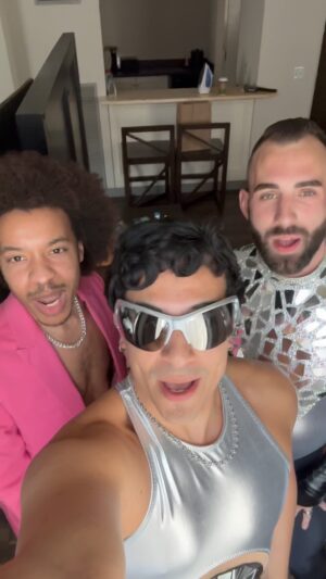 Denali Instagram - We don’t get cute we get MUTE 🤫 @tresbaybay @ty_leduc @beyonce #Renaissance #Beyonce #everybodyonmute