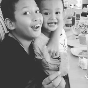 Denaya Bintang Azmi Instagram - HAPPY MILAD Mas😙😚😘 anak sholeh bunda, semoga terus sabar dlm proses belajar, makin sayang sm keluarga & bunda jg semakin mampu memahami mas utk sama2 menjadi lebih baik serta semua yg dido'akan terwujud,,, aamiin 🎂🍕🍟🍔🌭🌮🍝🍗