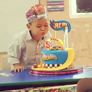 Denaya Bintang Azmi Instagram - Happy MiLaD anak sholeh😘🎂🍭🎉😇