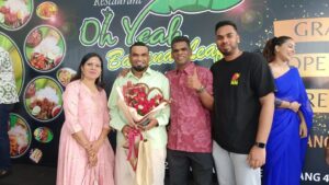 Denes Kumar Instagram - GRAND OPENING RESTAURANT OH YEAH Banana Leaf 
RAWANG BRANCH

DATE: 19 MAY 2024

WATCH FULL LIVE VIDEO IN MKU MALAYSIA KALAI ULAGAM FACEBOOK PAGE 

#mkuMalaysiaKalaiUlagam #MKU #mkualwaysforyou #malaysia #KalaiUlagam
#OnlineMedia #bananaleafrice #bamboobriyani #ohyeahbananaleafrestaurant #indiancuisine #indiandelicacy #southindian #food #authentic #shellout #seafood