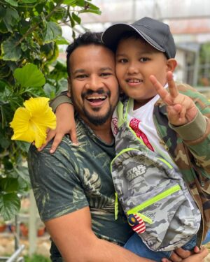 Denes Kumar Instagram - Happy Birthday and Father’s Day to my rockstar husband @deneskumar_ ! Here’s to celebrating you and all the joy, love, and fun you bring into our lives. We’re so lucky to have you, and today is all about making you feel as special as you make us feel. 

You truly are the best, Appa! ❤️🧡💛

#DoubleCelebration #AmazingDad #LovingHusband