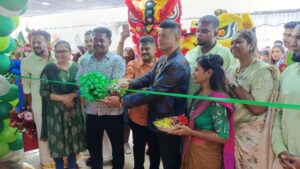 Denes Kumar Instagram - GRAND OPENING RESTAURANT OH YEAH Banana Leaf 
RAWANG BRANCH

DATE: 19 MAY 2024

WATCH FULL LIVE VIDEO IN MKU MALAYSIA KALAI ULAGAM FACEBOOK PAGE 

#mkuMalaysiaKalaiUlagam #MKU #mkualwaysforyou #malaysia #KalaiUlagam
#OnlineMedia #bananaleafrice #bamboobriyani #ohyeahbananaleafrestaurant #indiancuisine #indiandelicacy #southindian #food #authentic #shellout #seafood