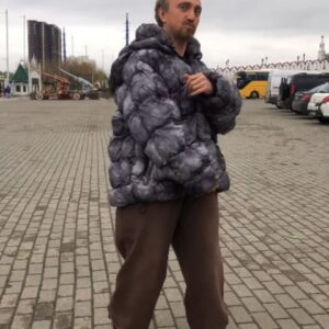 Denis Dorokhov Instagram - Такая погода хорошая!!! Даже не хочется в мавзолее лежать 😁
А вы что делаете?