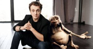 Denis Dorokhov Instagram - Друзья, привет!
Как вы уже знаете, я озвучил персонажа в фильме «Сэм: Песочный эльф». 
3 марта в 19:30 в Формуле Кино на Кутузовском состоится премьера фильма и у вас будет возможность первыми увидеть кино и услышать, как эльф говорит моим голосом.
В этом посте я решил разыграть билеты, а это значит, что у вас есть возможность прийти на премьеру абсолютно бесплатно!
Все очень просто- напишите свое самое заветное желание, которые вы бы попросили исполнить Сэма, подпишитесь на аккаунт @_tenletters и я выберу 3 самых интересных варианта на мой взгляд. Победители получат по 2 билета на премьеру.