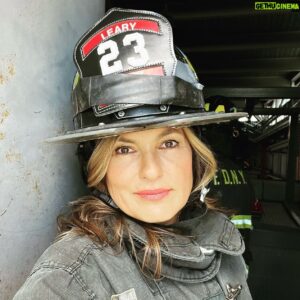 Denis Leary Instagram - The Rescue Me Reboot cast is off the charts. So many great moments during our @learyfirefighters @fdnyfoundation event Friday to raise $ for fire depts across America. You can still donate at link in bio. @chris_meloni @therealmariskahargitay @adamferrara @bobby1960 #billycrudup #brianwilliams #stevebuscemi #internationalfirefightersday