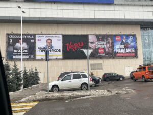 Denis Maydanov Instagram - Всех с Днём Защитника Отечества! Удач и Побед! ⭐️✊️🔥 Сегодня в Вегас Сити Холле в 19:00 празднуем 30-летний Юбилей моей творческой деятельности и 23 февраля! 

#ДеньЗащитникаОтечества
#23Февраля
#Юбилей
#30лет