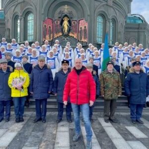 Denis Maydanov Instagram - По приглашению Командования Воздушно-десантных войск РФ принял участие в чествовании курсантов двух подразделений - Тульской гвардейской воздушно-десантной дивизии и Рязанского высшего десантного училища. Эти ребята в составе 80 человек совершили двухнедельный лыжный переход, посвящённый 80-летию начала уникальной Вяземской воздушно-десантной операции!

Протяженность маршрута составила более 850 км. 
Во время перехода они побывали в 16 городах по маршруту Раменское-Подольск-Можайск-Руза-Волоколамск-Нелидово-Погорелое Городище-Ржев-Сычевка-Вязьма-Знаменка-Желанья-Угра-Юхнов-Малоярославец-Наро-Фоминск-Парк «Патриот» и отдали дань Памяти у мемориалов Героям Великой Отечественной Войны, освобождавшим территории этих населённых пунктов. 

И сегодня наши герои не только стоят на страже рубежей Отчизны, но и сражаются, отстаивая честь и славу России на Олимпиаде в Пекине!

Дорогие наши спортсмены! За Вас болеет вся страна! 
За Вами - Россия! 
Вы наша гордость! 
Вы наши герои! 
Идите к победе с высоко поднятой головой! 
Мы верим в Вас!

#ПаркПатриот
#Подмосковье
#Московскаяобласть
#Олимпиада
#пекин2022