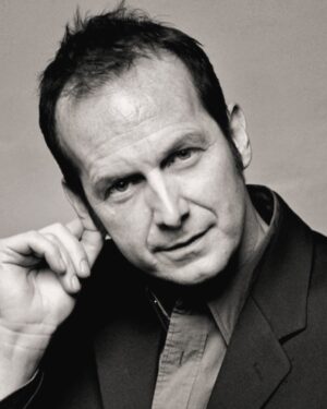 Denis O'Hare Instagram - Dimanche soir 23 juin Colors exceptionnel au Splendid avec en guest l’acteur international francophone Denis O’Hare ⭐️

Avec 50 ans de carrière, un Tony Award et à son actif plusieurs shows à Broadway et à Londres (dont Cabaret et les trois dernières comédies musicales de Stephen Sondheim), 100 films au cinéma dont Swallow, Sans un bruit, Largo Winch, 21 Grammes ou Dallas Byers Club et de grands rôles dans les séries Les Experts, This is Us, American Horror Story, New York Unité Spéciale, True Blood et American Gods, Denis O’Hare est un acteur de référence du cinéma hollywoodien.

Il joue actuellement dans la nouvelle saison de Big Little Lies pour HBO, aux côtés de Meryl Streep et Nicole Kidman.