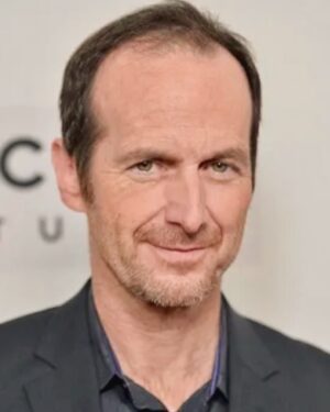 Denis O'Hare Instagram - Dimanche soir 23 juin Colors exceptionnel au Splendid avec en guest l’acteur international francophone Denis O’Hare ⭐️

Avec 50 ans de carrière, un Tony Award et à son actif plusieurs shows à Broadway et à Londres (dont Cabaret et les trois dernières comédies musicales de Stephen Sondheim), 100 films au cinéma dont Swallow, Sans un bruit, Largo Winch, 21 Grammes ou Dallas Byers Club et de grands rôles dans les séries Les Experts, This is Us, American Horror Story, New York Unité Spéciale, True Blood et American Gods, Denis O’Hare est un acteur de référence du cinéma hollywoodien.

Il joue actuellement dans la nouvelle saison de Big Little Lies pour HBO, aux côtés de Meryl Streep et Nicole Kidman.