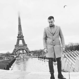 Denis Roabeş Instagram - Nu am primit niciodată Parisul în dar. Până acum.