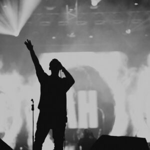 Denis Roabeş Instagram - Eu sunt oglinda voastră, acesta este motivul pentru care sunt mereu fericit când urc pe scenă. Vă mulțumesc pentru tot.❤️
#wearethemotansfam
