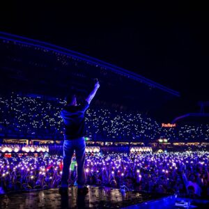 Denis Roabeş Instagram - Am reușit să creăm împreună un moment extraordinar.
Mulțumesc mult publicului care a fost alături de noi și prietenilor mei de la @dirty_nano.
#wearethemotansfam