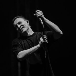 Denis Roabeş Instagram - Oameni vii din praf de stele moarte.

📸 @iustin.photograph