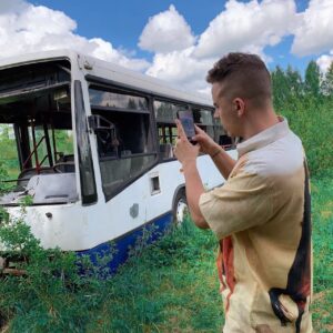 Denis Vasilenko Instagram - Сегодня в полночь дроп. Трек «На часах», первый сингл с альбома «ORBIT», а свежайший альбом выйдет уже в Июне. Поделюсь ссылкой на предзаказ как только площадки обработают релиз 🚀❄️ p.s: фотокарточка из Сиэтла