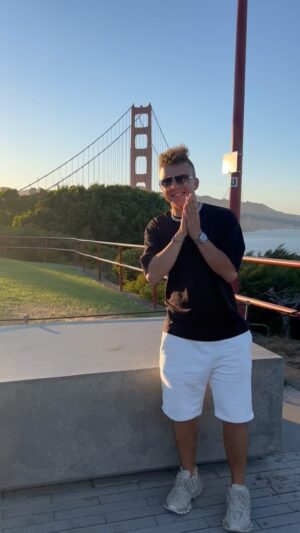 Denis Vasilenko Instagram - Тур по Калифорнии это, конечно, классно, но через 48 часов следует ожидать первый клип с альбома WAGMI 🐸