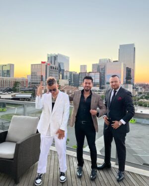 Denis Vasilenko Instagram - SHMONEY 🐸 Мой колумбийский товарищ и псих своего дела @miloandres нас приодел в шикарные кастомные костюмы, цените 🔫WAGMI