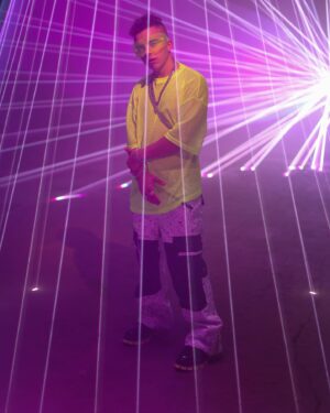 Denis Vasilenko Instagram - BTS x trap heroine 🐸 альбом уже 12-ого. Пока из синглов вы слышали 2 из 5 трэп треков и 1 из 5 из кантри поп части. Основная реггетон часть (7 песен) упадет на вас уже с альбомом и для меня это огромный эксперимент 🐸 настраиваемся на летние вайбы